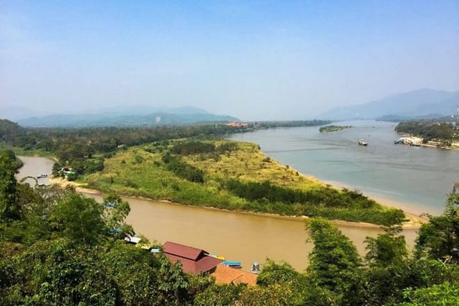 Chiang Mai-Chiang Rai: White-Blue Temple-Black Musuem-Golden Triangle-Boat Trip Mekong River-Karen Village 4