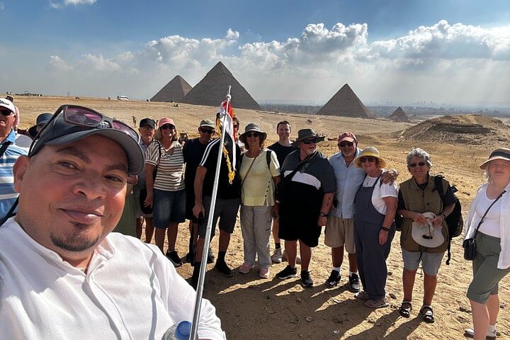 Giza Pyramids Private Tour: Camel Ride & Free Photo Session at Sphinx