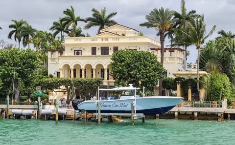 Miami Skyline Cruise: Explore South Beach and Venetian Islands