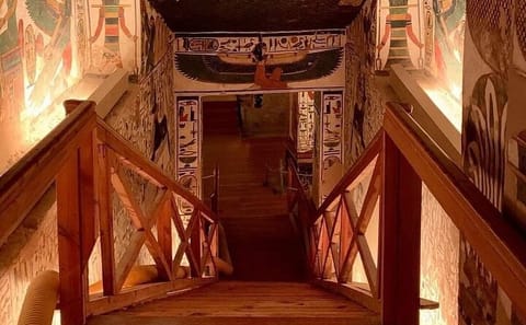 Private Valley of the Queens Tour in Luxor's West Bank
