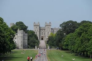 Windsor Castle & Hampton Court Palace: A Royal Saga