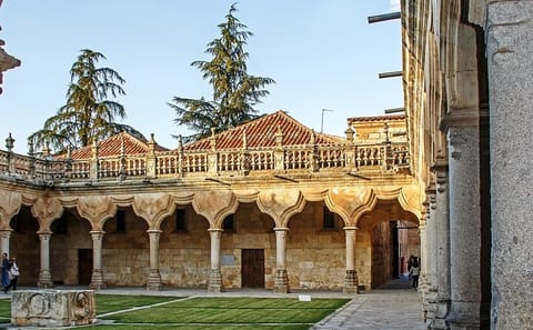 Cultural Walking Tour of Historic Salamanca's Roman and Medieval Sites