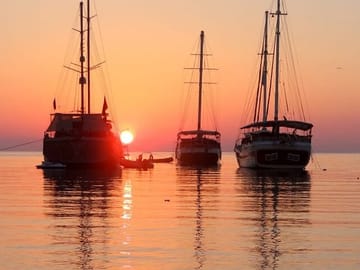Sunset Dinner Cruise in Alanya with Soft Drinks and Transfer