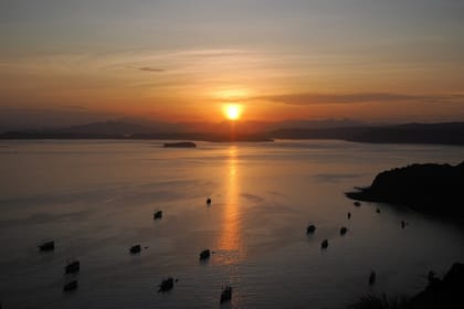 Labuan Bajo – Komodo multi day tour Using Luxury Pinishi Boat