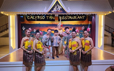 Bangkok: Thai Set Dinner & Cultural Show with Private Transfer