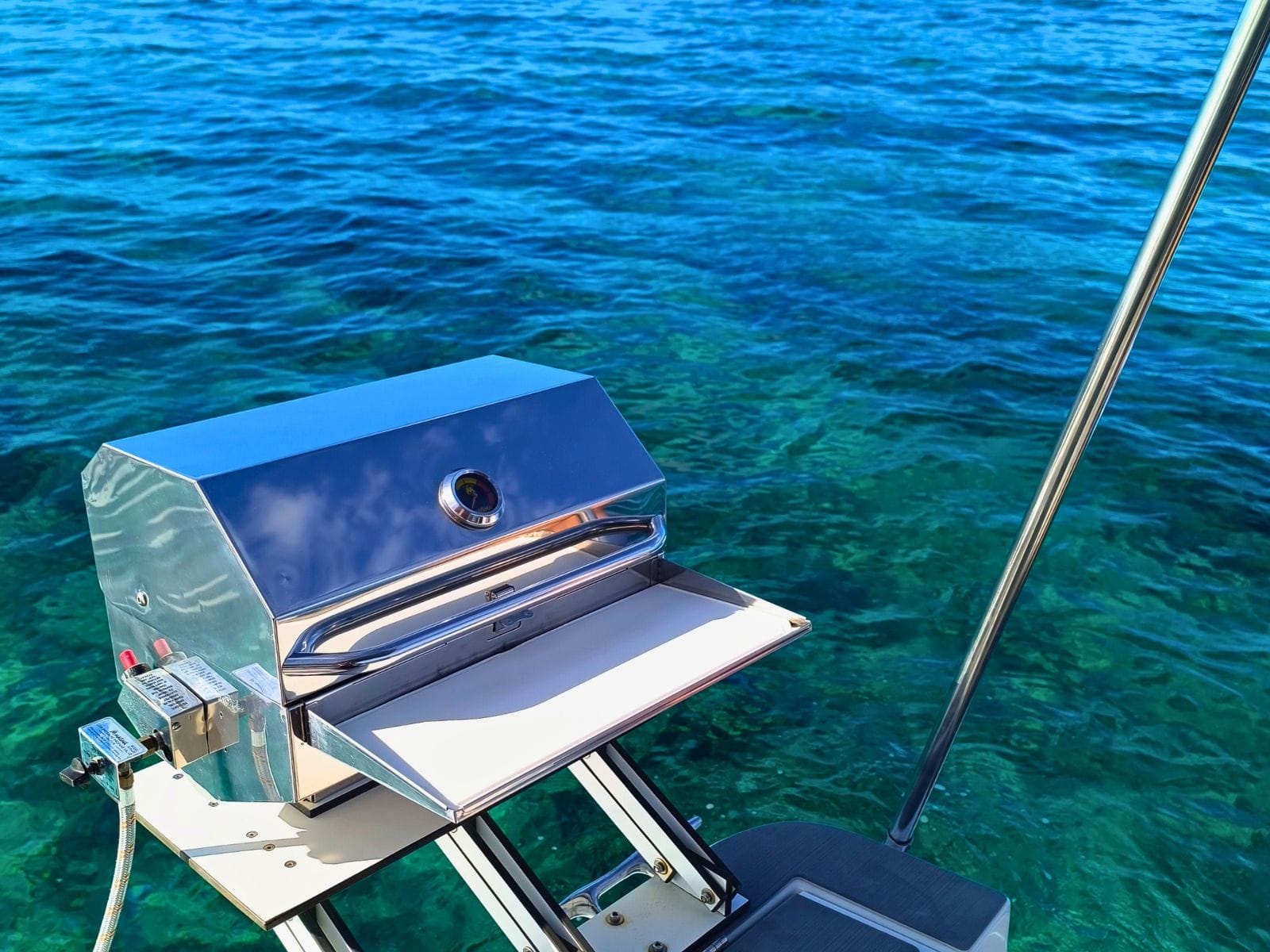 Foto de la barbacoa Magma de nuestro barco en la que se preparan nuestras experiencias gastronómicas.
