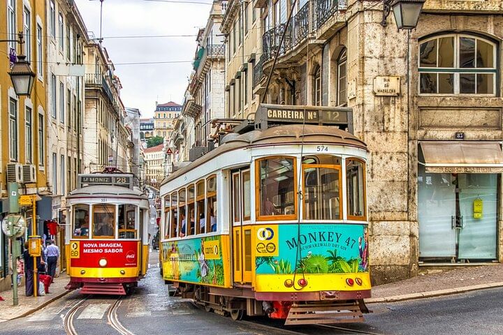 From Lisbon: Private Transfer to Porto with up to 3 stops