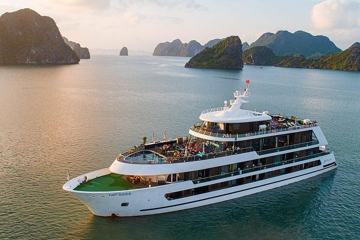 VIP Luxury Cruise in Halong Bay: Full Meals, Biking, Kayaking, Spa