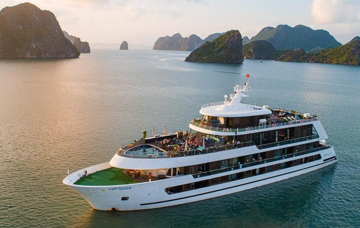Top VIP Luxury Cruise 3 Days Tour : Full Meals,Biking,Kayaking,Swimming Pool