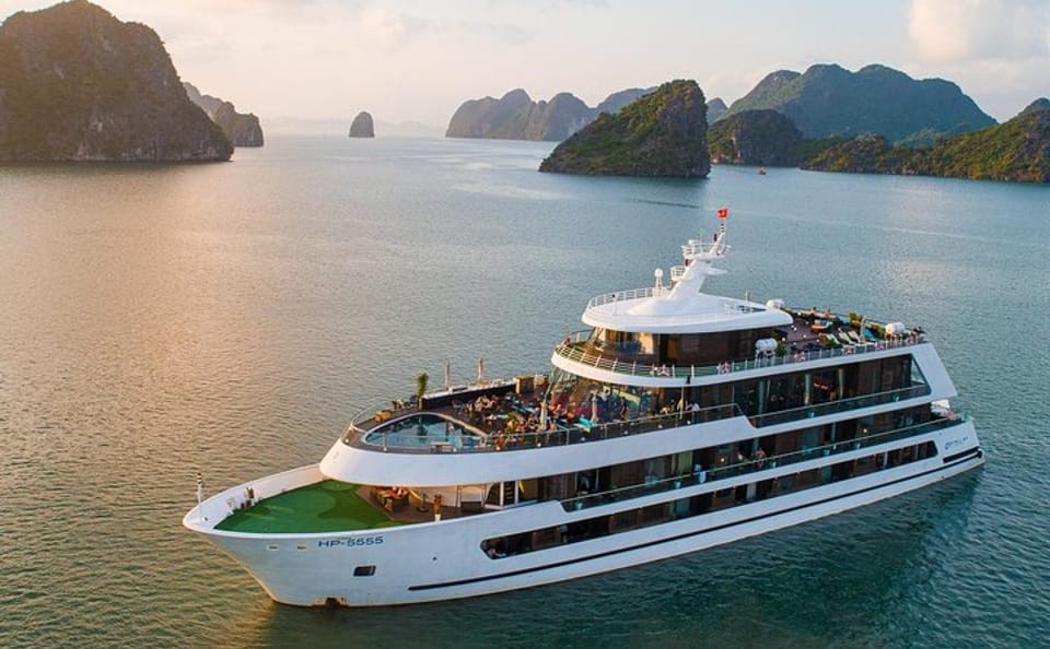 Luxury 3-Day Cruise with Biking and Kayaking in Hạ Long