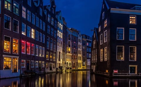 Amsterdam Holiday Walking Tour of Iconic Landmarks