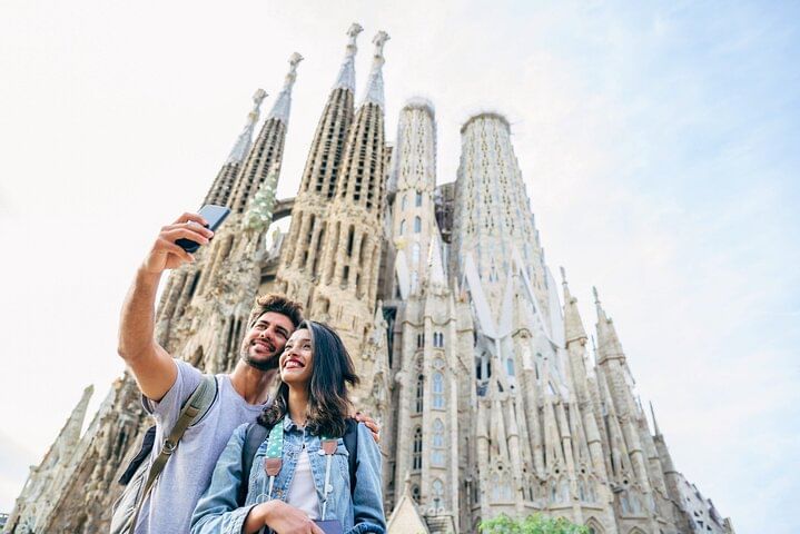 Barcelona Private Bike/eBike Tour & Sagrada Familia Tickets