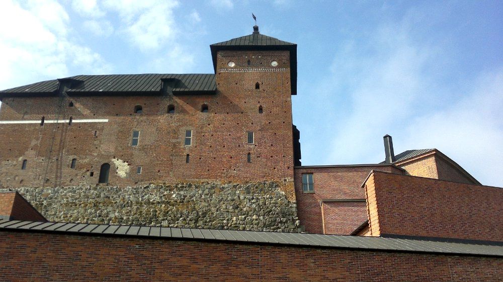 Wände und Turm der Burg zu Häme