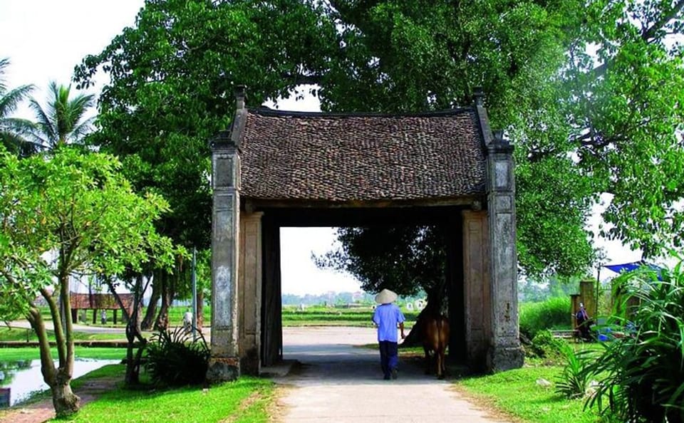 Duong Lam Ancient Village and Local Life Private Day Tour