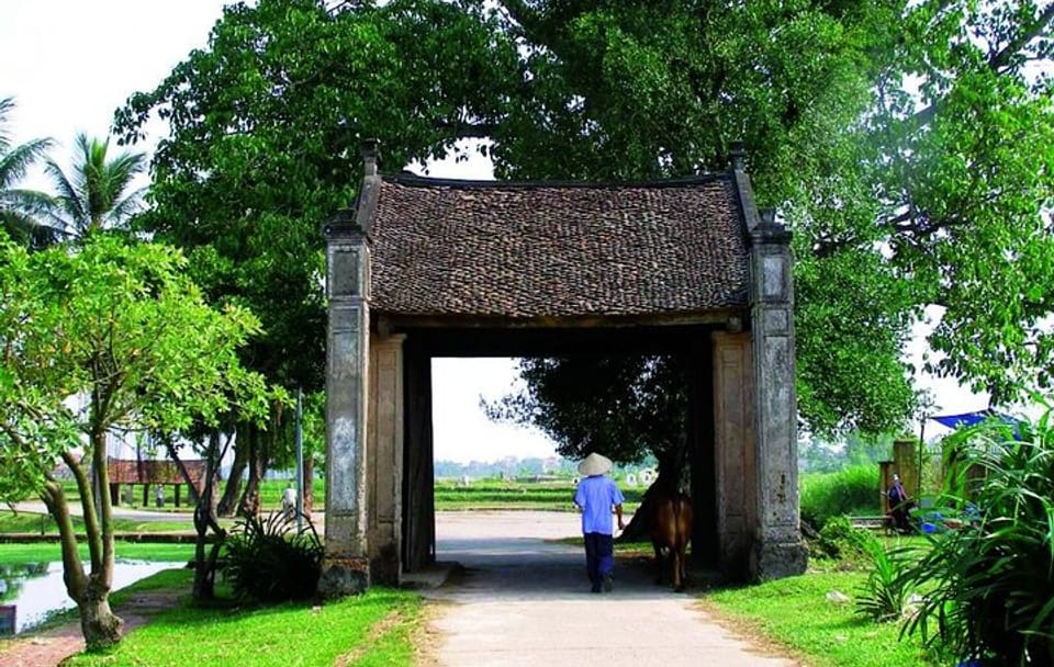 Duong Lam Ancient Village and Local Life Private Day Tour