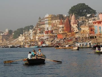 Cultural Tour of Varanasi: Temples and Ganga Aarti Experience