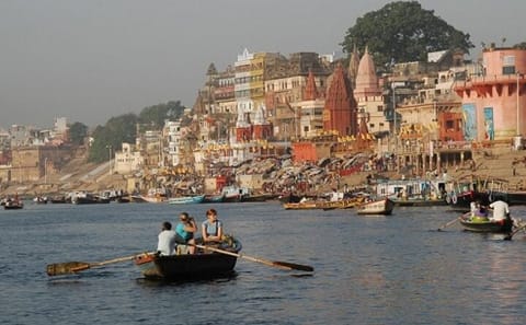 Cultural Tour of Varanasi: Temples and Ganga Aarti Experience