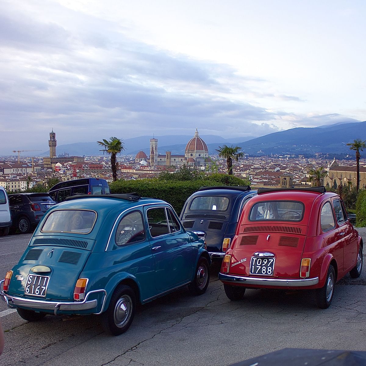 FIAT 500 SUNSET TOUR! Classic Guided Wine Tour in Chianti Wine Region included Tuscan Dinner and tasting (6 hr 30 min)