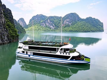 Luxury 5-Star Maia Star Cruise: Local Cuisine, Jacuzzi & Sunset Party