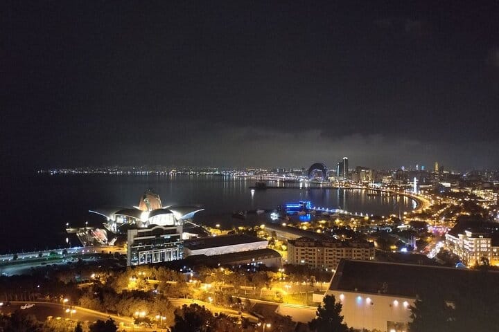 Photo tour- Photograph tour-Baku city tour-Flame Towers-Baku Boulevard-Heydar Aliyev Center-Old City Icherisheher-Maiden Tower-VLA Travel