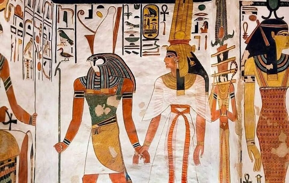 Private Valley of the Queens Tour in Luxor's West Bank