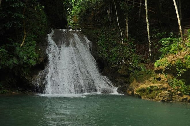 Natual beauty of the Blue Hole Falls