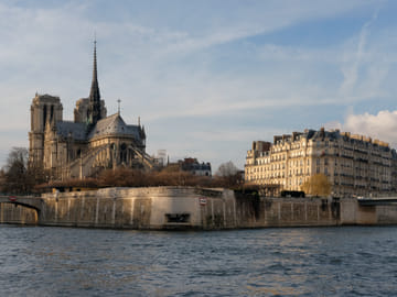 Louvre Museum and Notre-Dame Tour in Paris
