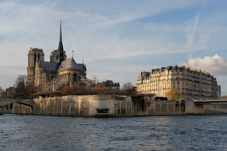 The Louvre Museum, Notre-Dame, Cité & Saint-Louis Islands