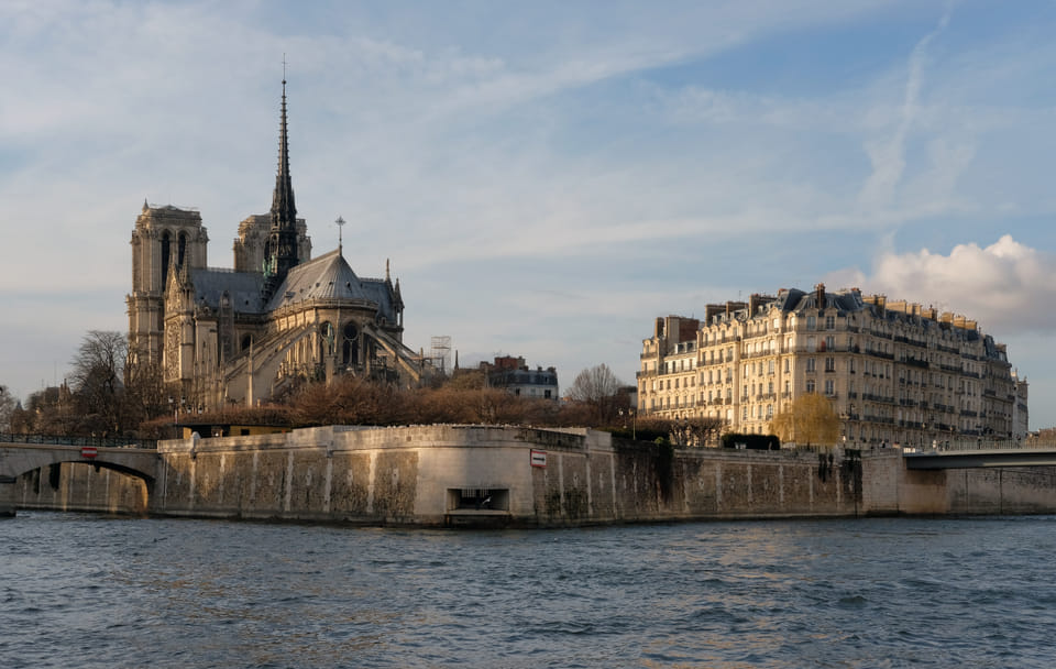 Louvre Museum and Notre-Dame Tour in Paris