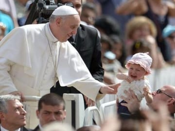 Discover Buenos Aires through the history of the life of Pope Francis.