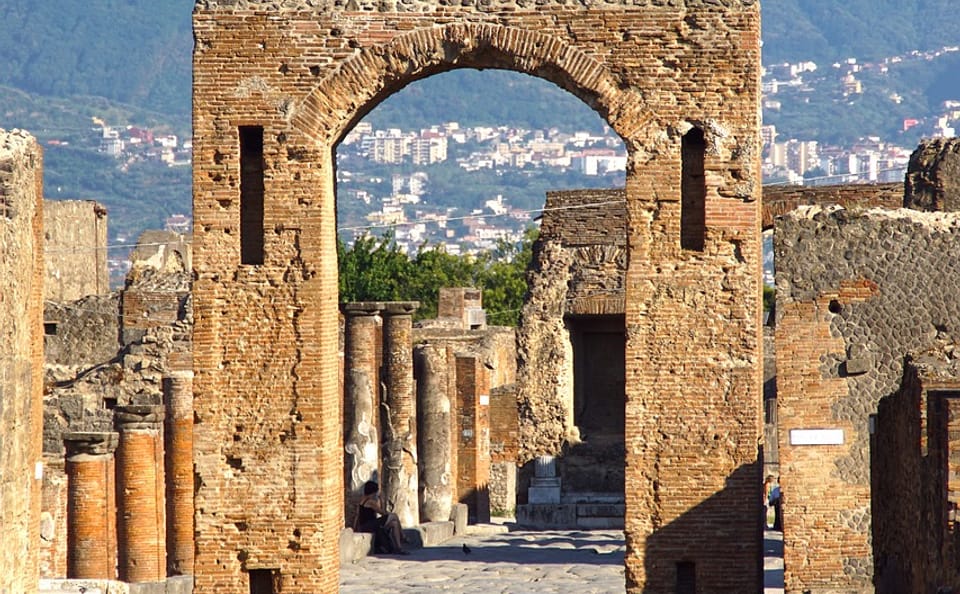 High-Speed Train Tour of Pompeii and Naples from Rome