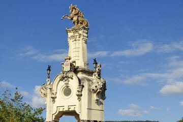 Cultural Walking Tour of San Sebastián's Old Town and Coastline