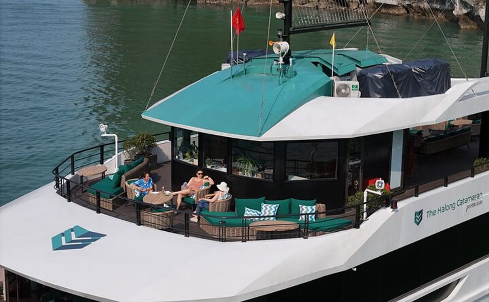 Luxury Day Cruise and Kayaking in Halong Bay