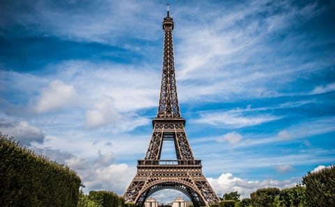 Paris and Disneyland Rail Tour: 6-Day Family Experience