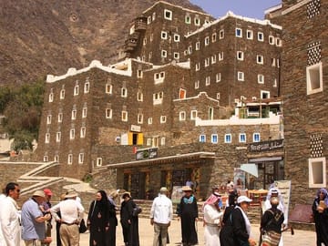 3-Day Tour: Edge of the World, City tour and Red Sand from Riyadh