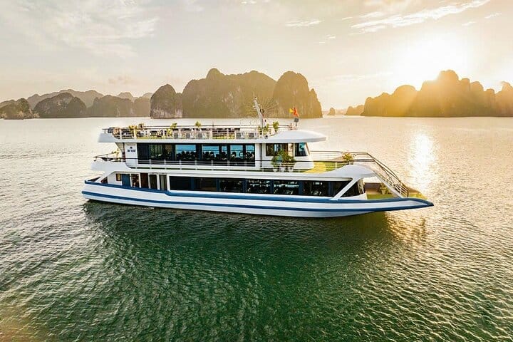 BEST SELLER - Halong Luxury Day Cruise - Great 1 Day Tour on Bay
