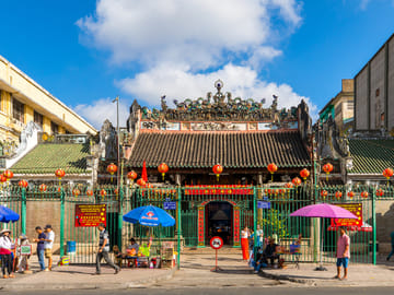 Cyclo Tour of Chinatown in Ho Chi Minh City