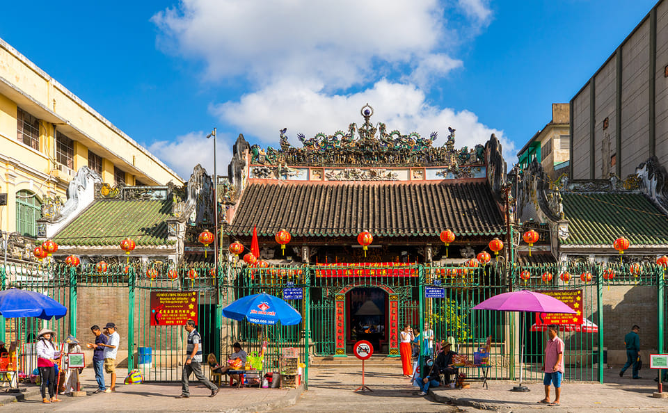 Cyclo Tour of Chinatown in Ho Chi Minh City
