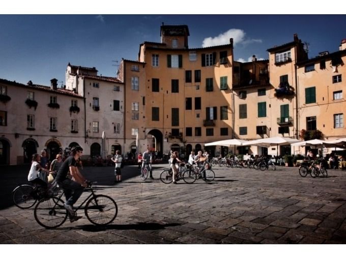 LUCCA: City and Wine E-bike Tour