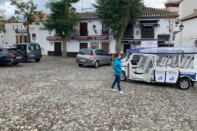 Private Tuk-Tuk Tour of Granada from the 18th to the 21st Century 10