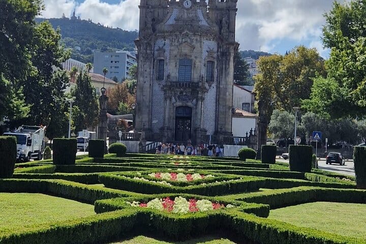 GREEN WINE: Private Tour with Guimarães or Amarante from Porto