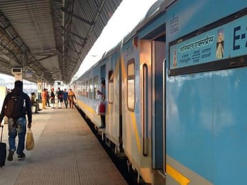 Golden Triangle Cultural Tour: Delhi, Agra, and Jaipur by Train