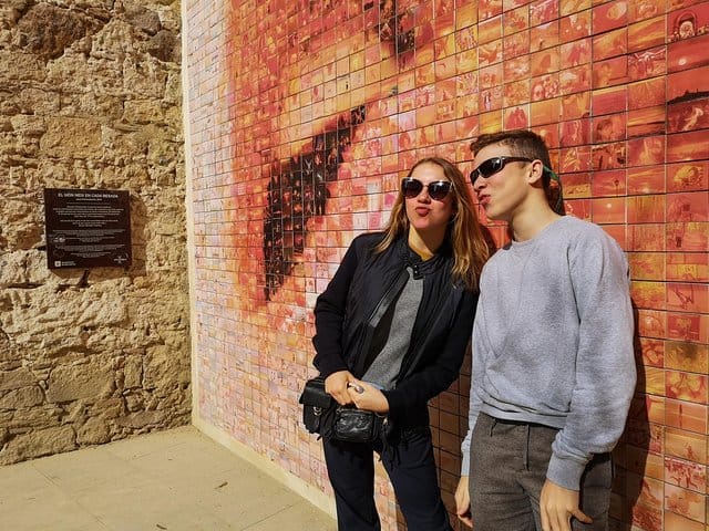 Barcelona Highlights and Secrets. Private Tour with a tapa &amp; drink included