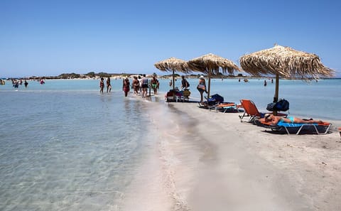 Private Tour of Elafonisi Beach with Cretan Culinary Experience