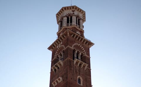 Private Guided Walking Tour of Historic Verona