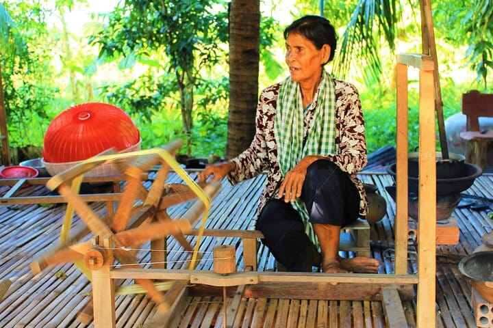 Koh Dach Silk Island and Phnom Penh Full Day Private Tour 6