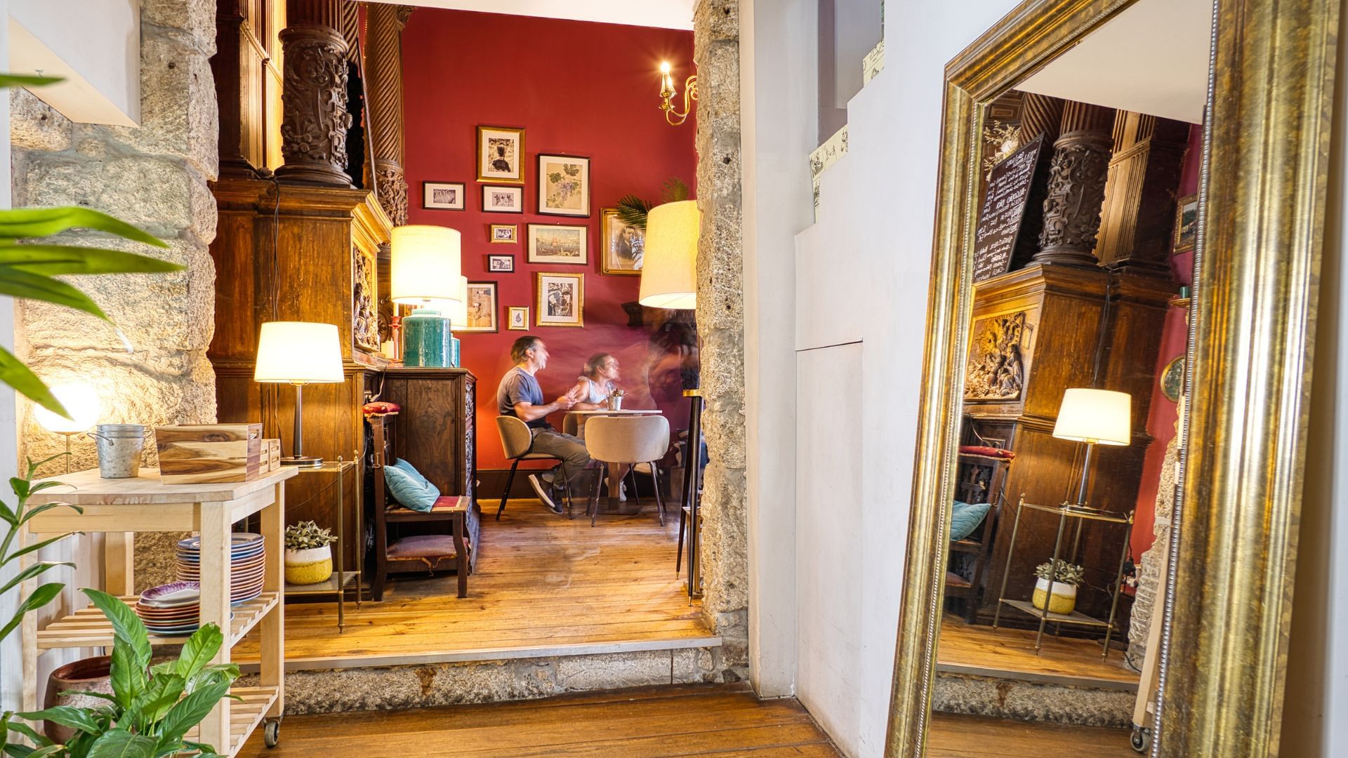 Hidden wine bar in Porto with inviting decor and a relaxed atmosphere for tastings