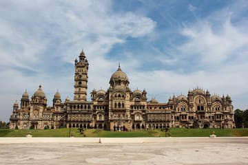 Cultural Tour of Ajanta Caves and Daulatabad from Vadodara to Mumbai