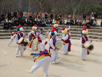 Gyeongbok Palace and Korean Folk Village Day Tour in Seoul