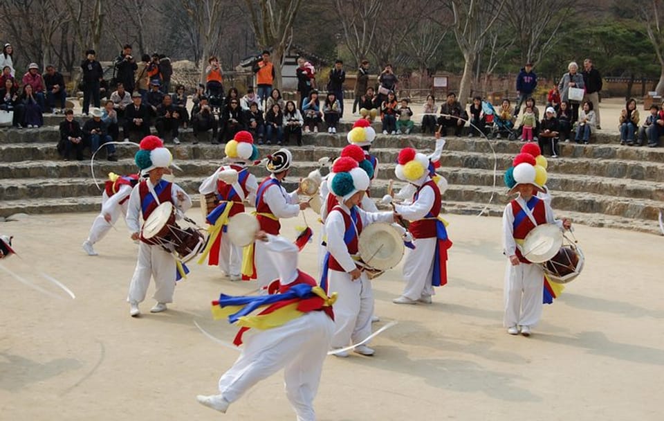 Gyeongbok Palace and Korean Folk Village Tour